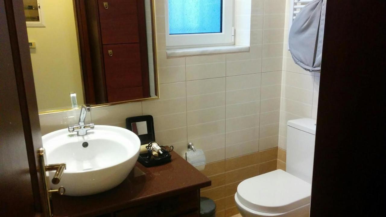 Lovely 2-Bedroom Apartment At Greek Riviera Vári 외부 사진