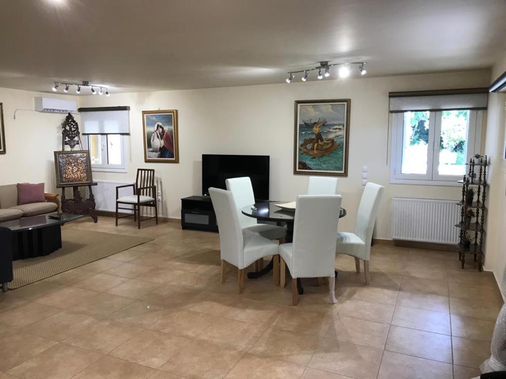 Lovely 2-Bedroom Apartment At Greek Riviera Vári 외부 사진
